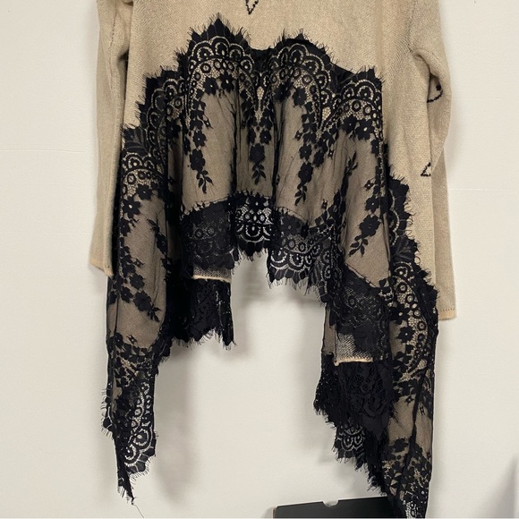Simply Couture M Beige and Black High Low Cardigan with Floral Lace Accents - Picture 8 of 10